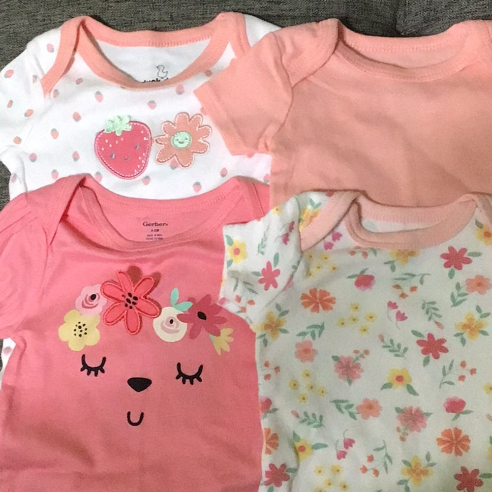 Baby onesies size 6-9 months